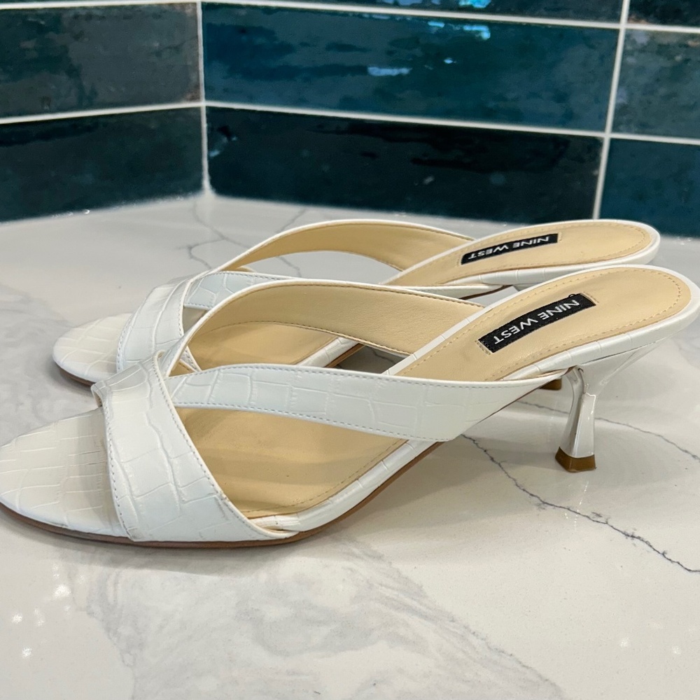 Nine West Mock Croc White Sandal size 8